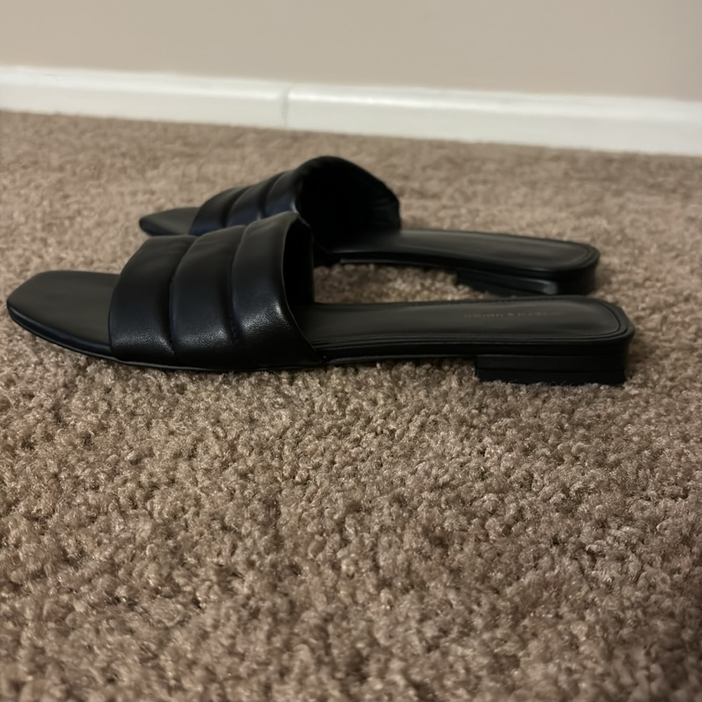 14th & Union Black Sandal - Picture 4 of 4